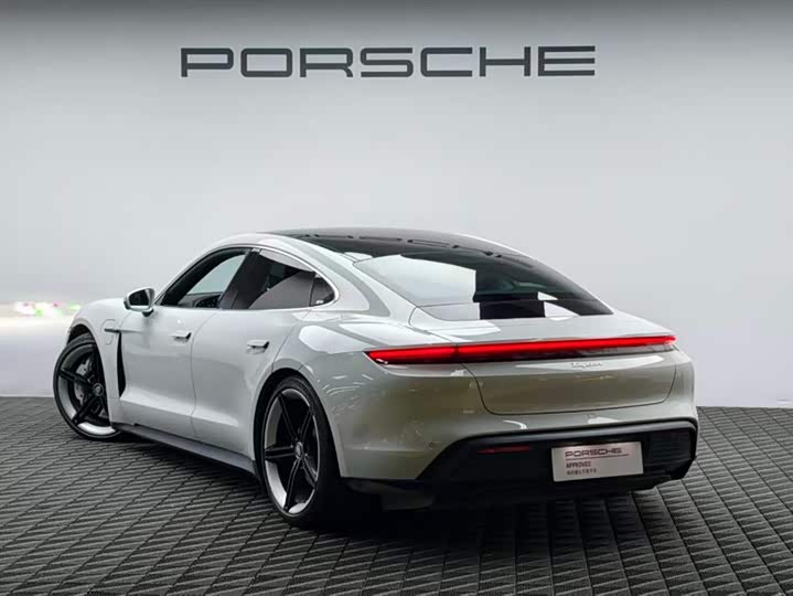 Фото 6 - Porsche Taycan