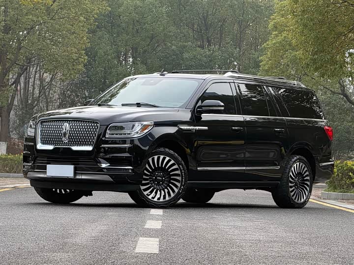 Фото 1 - Lincoln Navigator