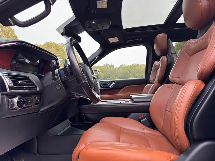 Фото 5 - Lincoln Navigator