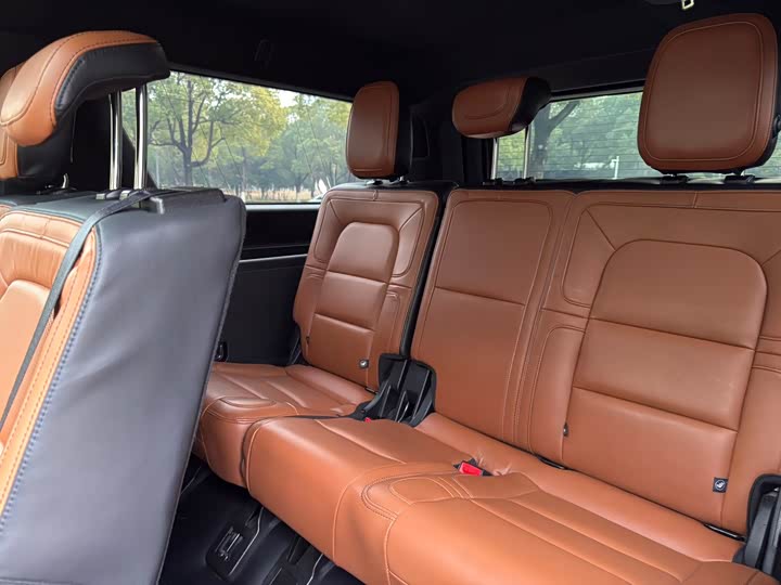 Фото 8 - Lincoln Navigator