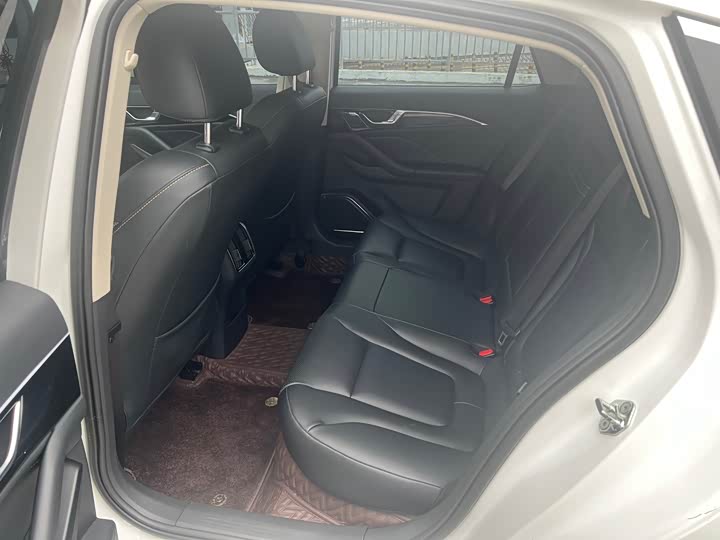 Фото 5 - Bestune B70