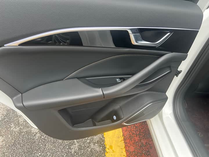 Фото 6 - Bestune B70