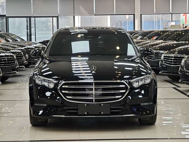 Фото 2 - Mercedes-Benz E-Class