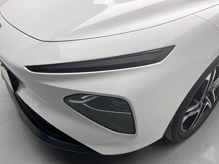 Фото 9 - Roewe D7