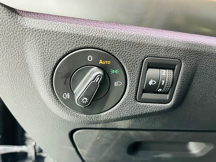 Фото 8 - Volkswagen Lavida