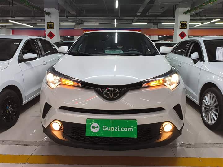 Фото 3 - Toyota C-HR