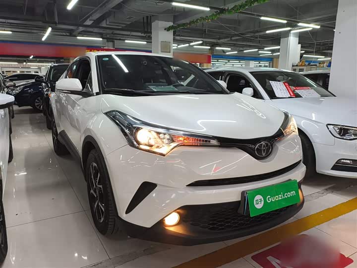 Фото 4 - Toyota C-HR