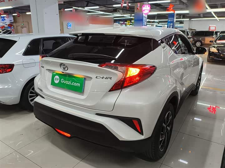 Фото 7 - Toyota C-HR