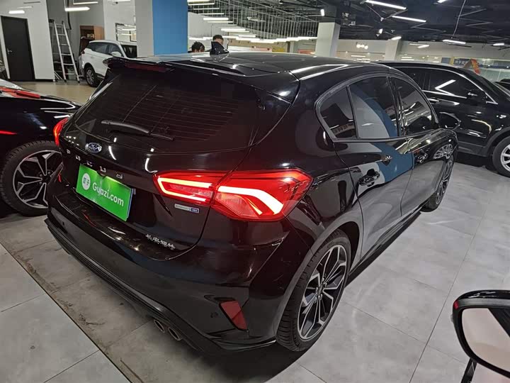 Фото 7 - Ford Focus