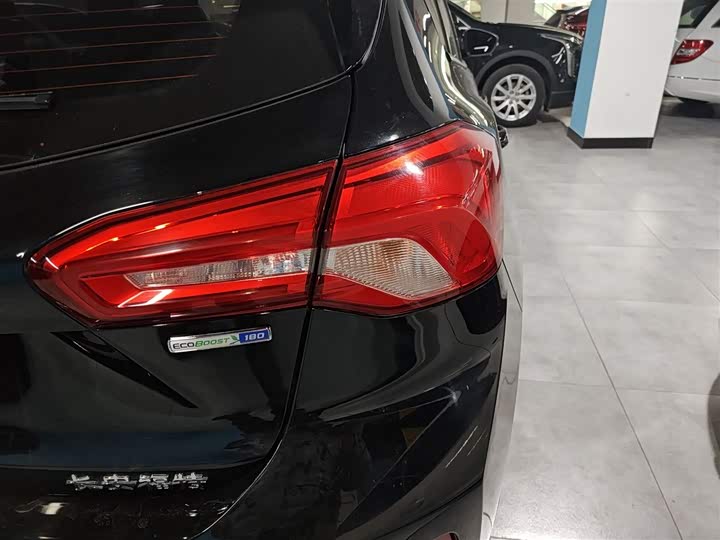 Фото 8 - Ford Focus