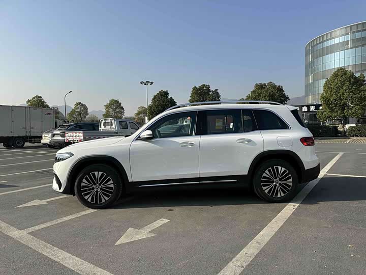 Фото 3 - Mercedes-Benz EQB