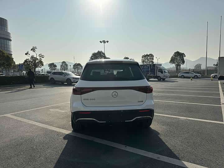 Фото 5 - Mercedes-Benz EQB