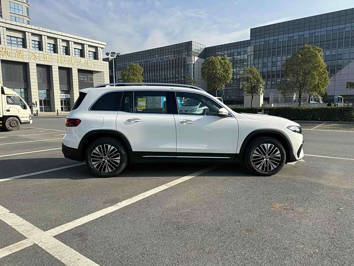 Фото 7 - Mercedes-Benz EQB