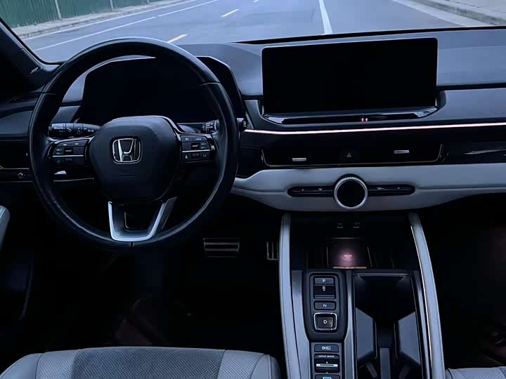 Фото 6 - Honda Inspire Hybrid