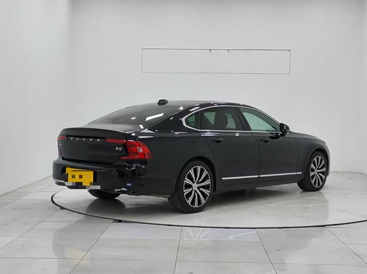 Фото 4 - Volvo S90