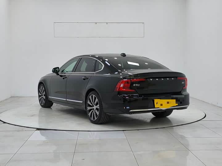 Фото 5 - Volvo S90