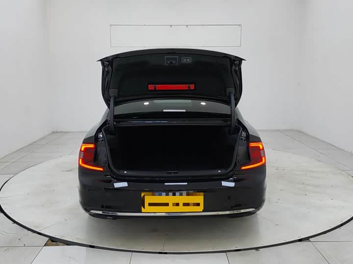 Фото 7 - Volvo S90