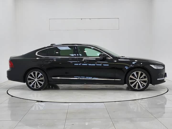 Фото 8 - Volvo S90