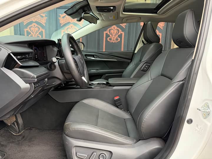 Фото 4 - Toyota Camry