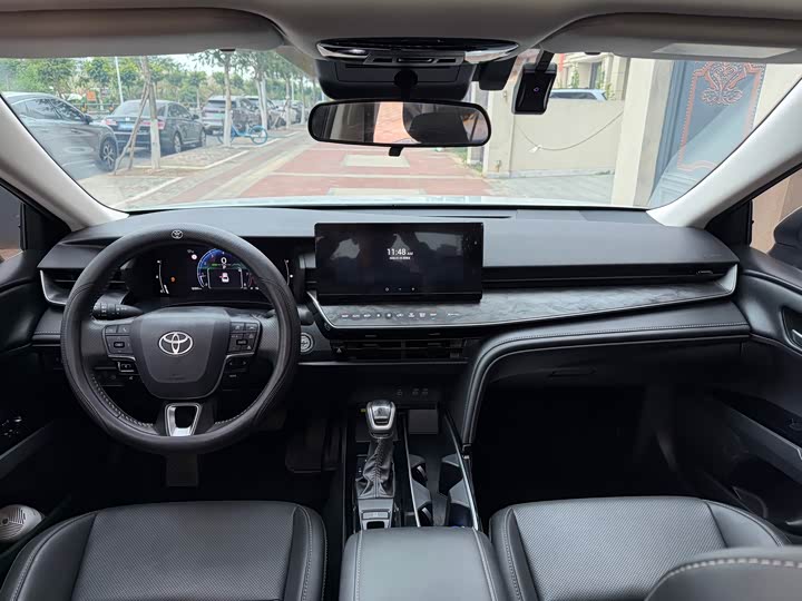 Фото 5 - Toyota Camry