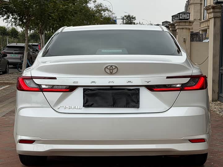 Фото 7 - Toyota Camry