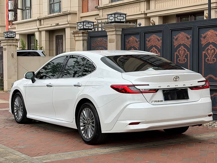 Фото 9 - Toyota Camry