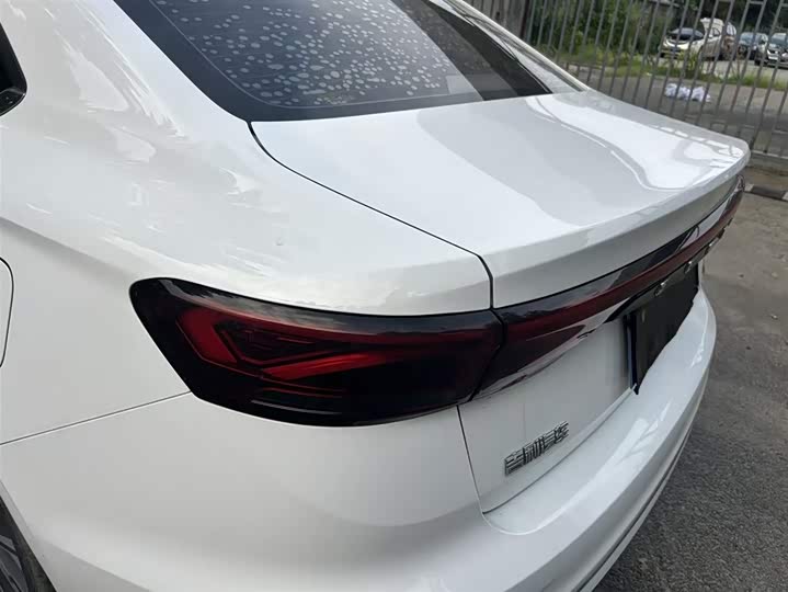 Фото 4 - Geely Emgrand