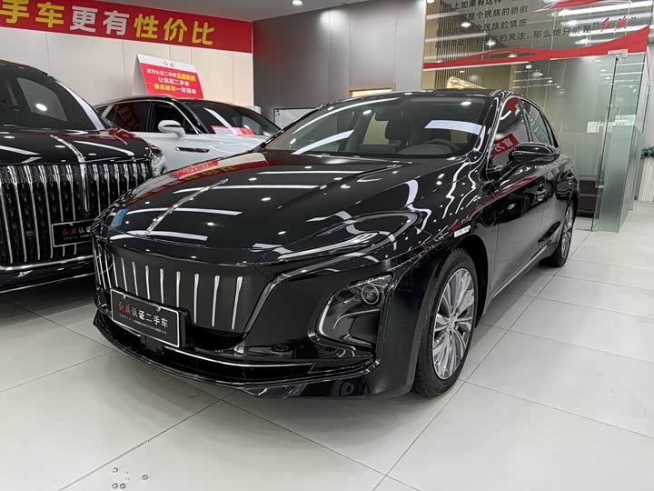 Фото 1 - Hongqi E-QM5