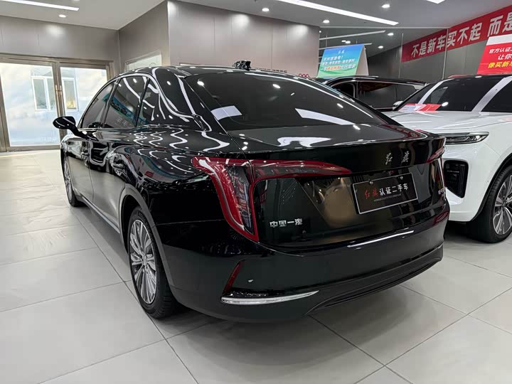 Фото 6 - Hongqi E-QM5
