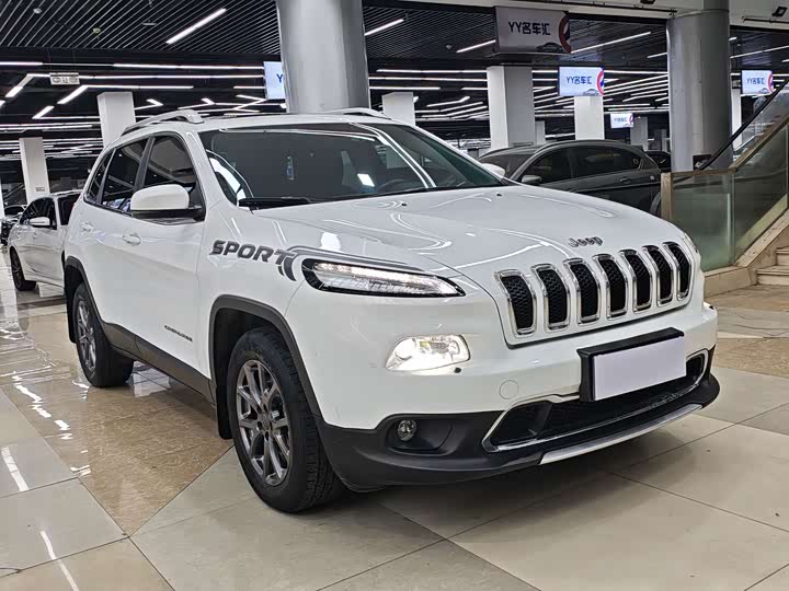 Фото 3 - Jeep Cherokee