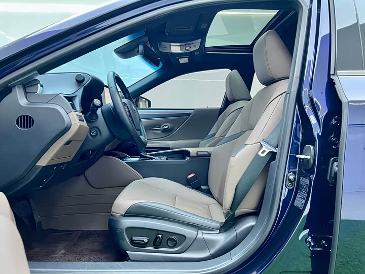 Фото 4 - Lexus ES