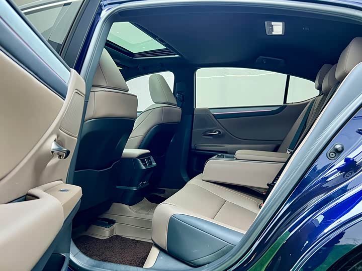 Фото 6 - Lexus ES