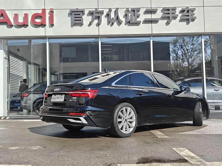 Фото 2 - Audi A6L