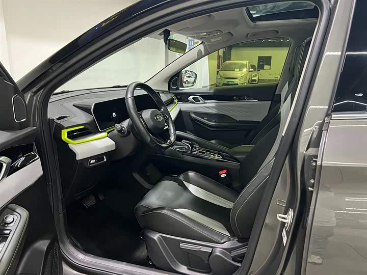 Фото 8 - Geely Coolray