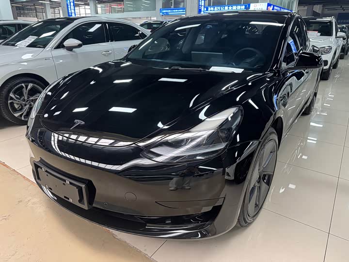 Фото 1 - Tesla Model 3