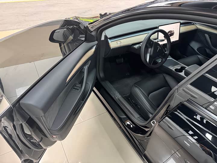 Фото 6 - Tesla Model 3