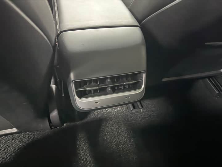 Фото 9 - Tesla Model 3