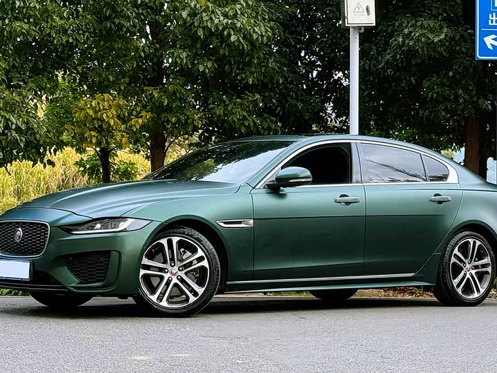 Фото 1 - Jaguar XE L