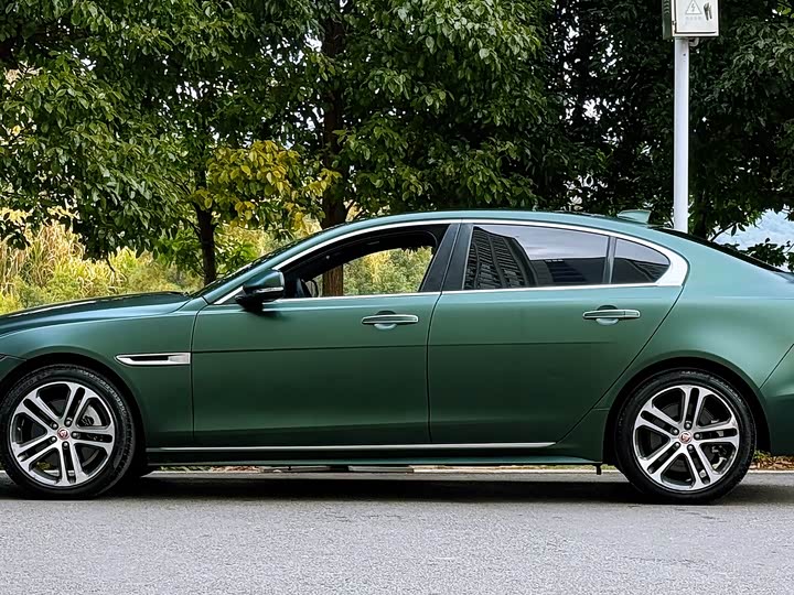 Фото 3 - Jaguar XE L