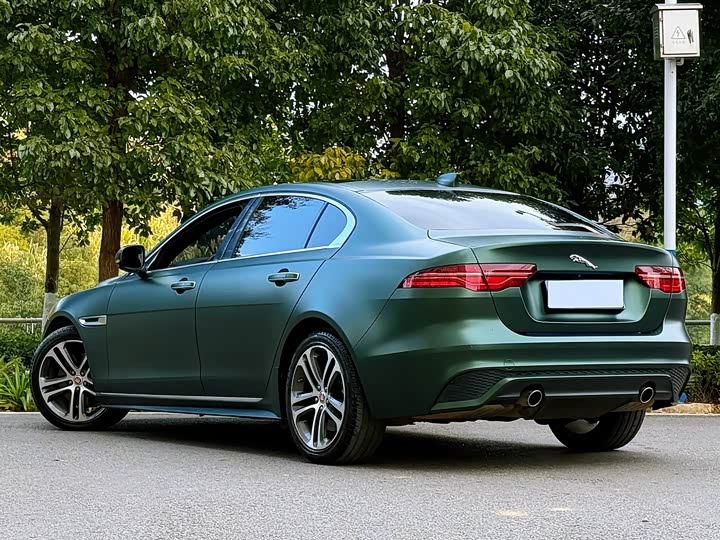 Фото 4 - Jaguar XE L