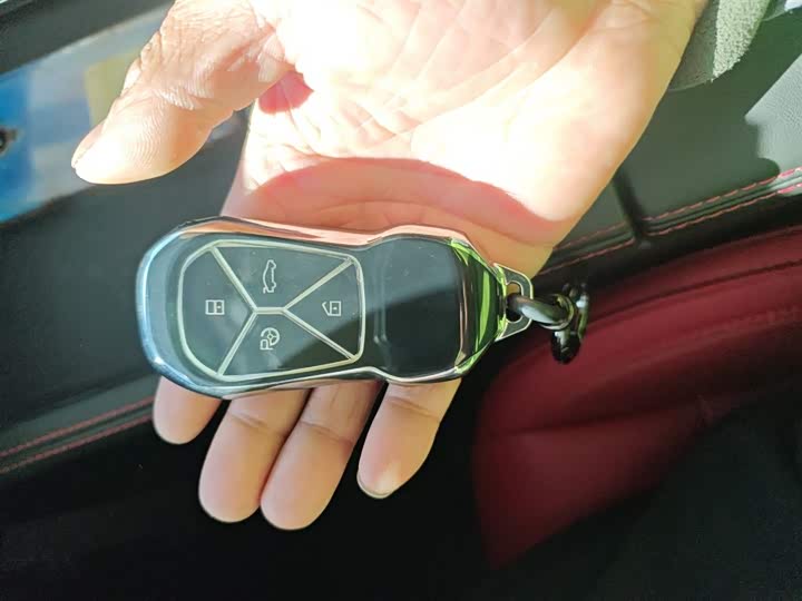 Фото 9 - XPeng P7