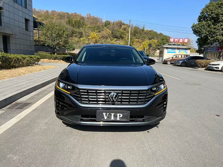 Фото 1 - Volkswagen Passat