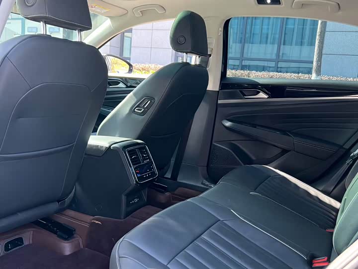 Фото 6 - Volkswagen Passat