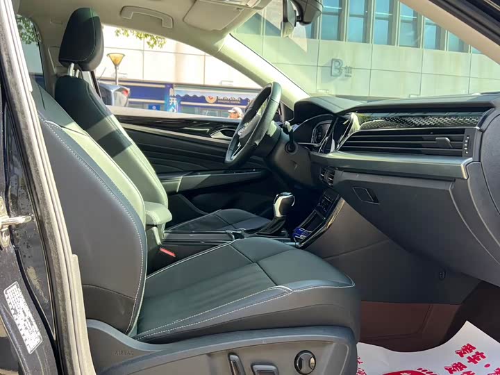 Фото 8 - Volkswagen Passat