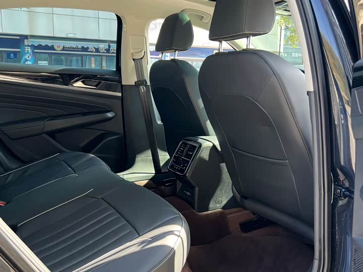 Фото 9 - Volkswagen Passat