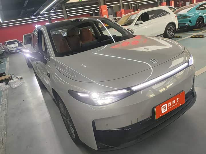 Фото 2 - Leapmotor C10