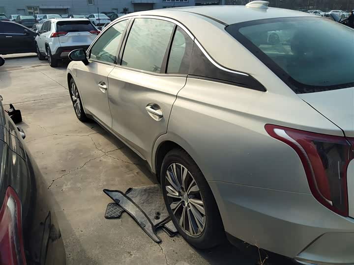 Фото 5 - Hongqi E-QM5