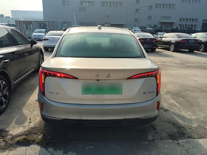 Фото 6 - Hongqi E-QM5