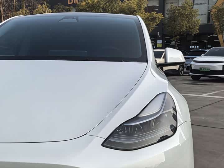 Фото 3 - Tesla Model Y