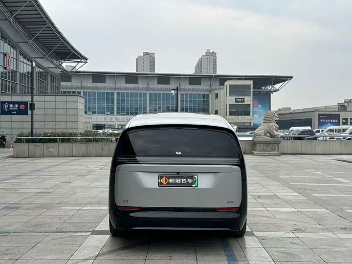 Фото 6 - LiXiang Mega